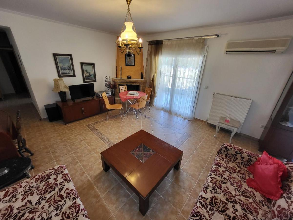 Ritsa Apartment Peraia  Bagian luar foto