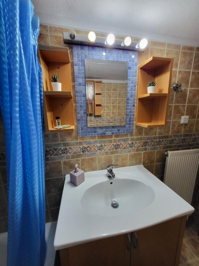 Ritsa Apartment Peraia  Bagian luar foto