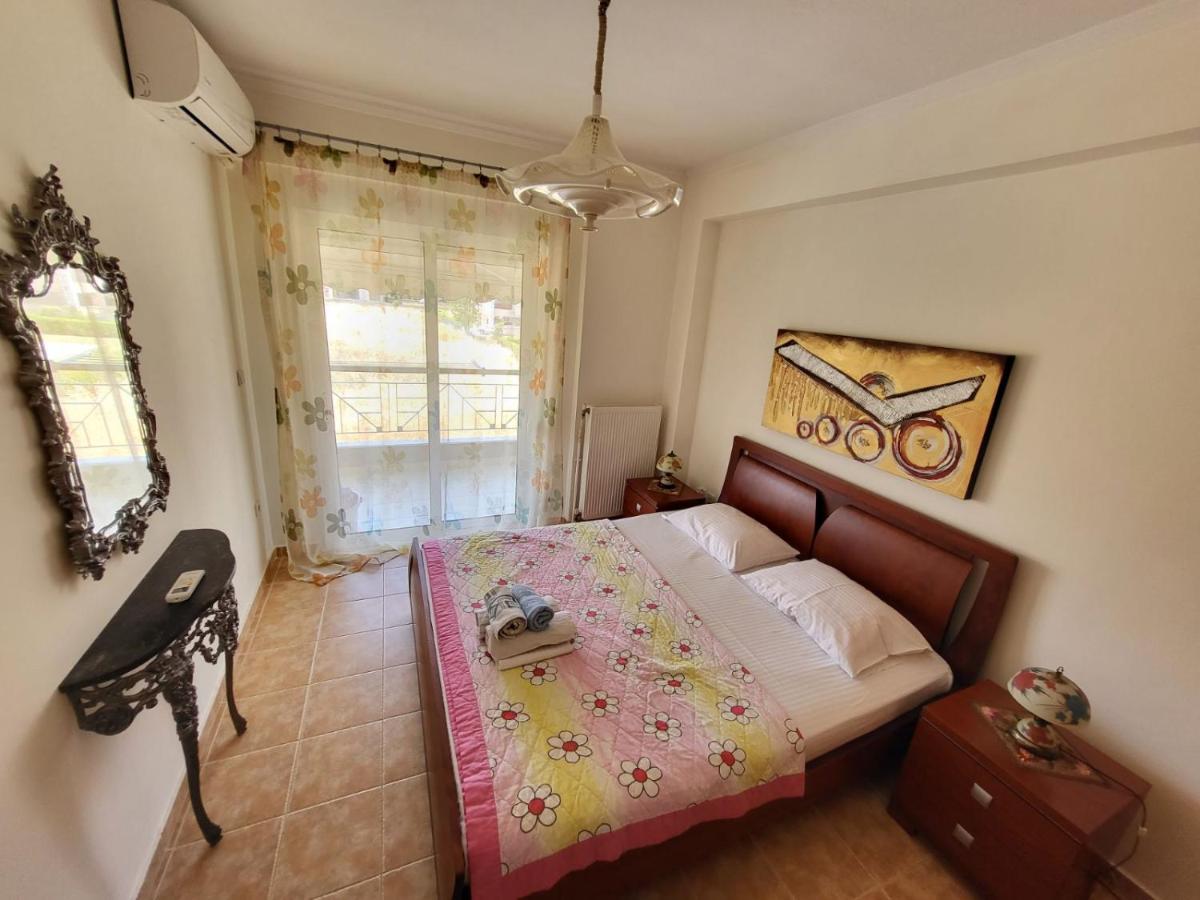 Ritsa Apartment Peraia  Bagian luar foto