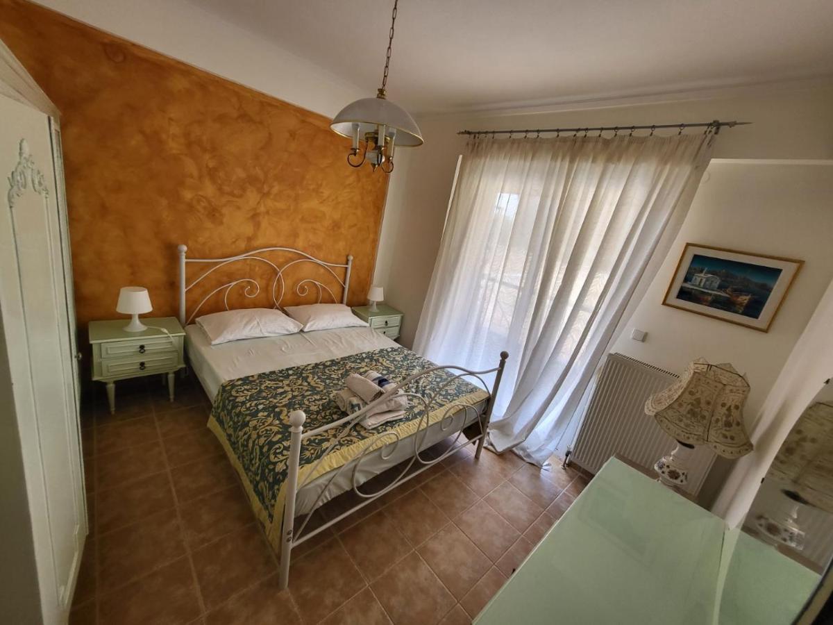Ritsa Apartment Peraia  Bagian luar foto