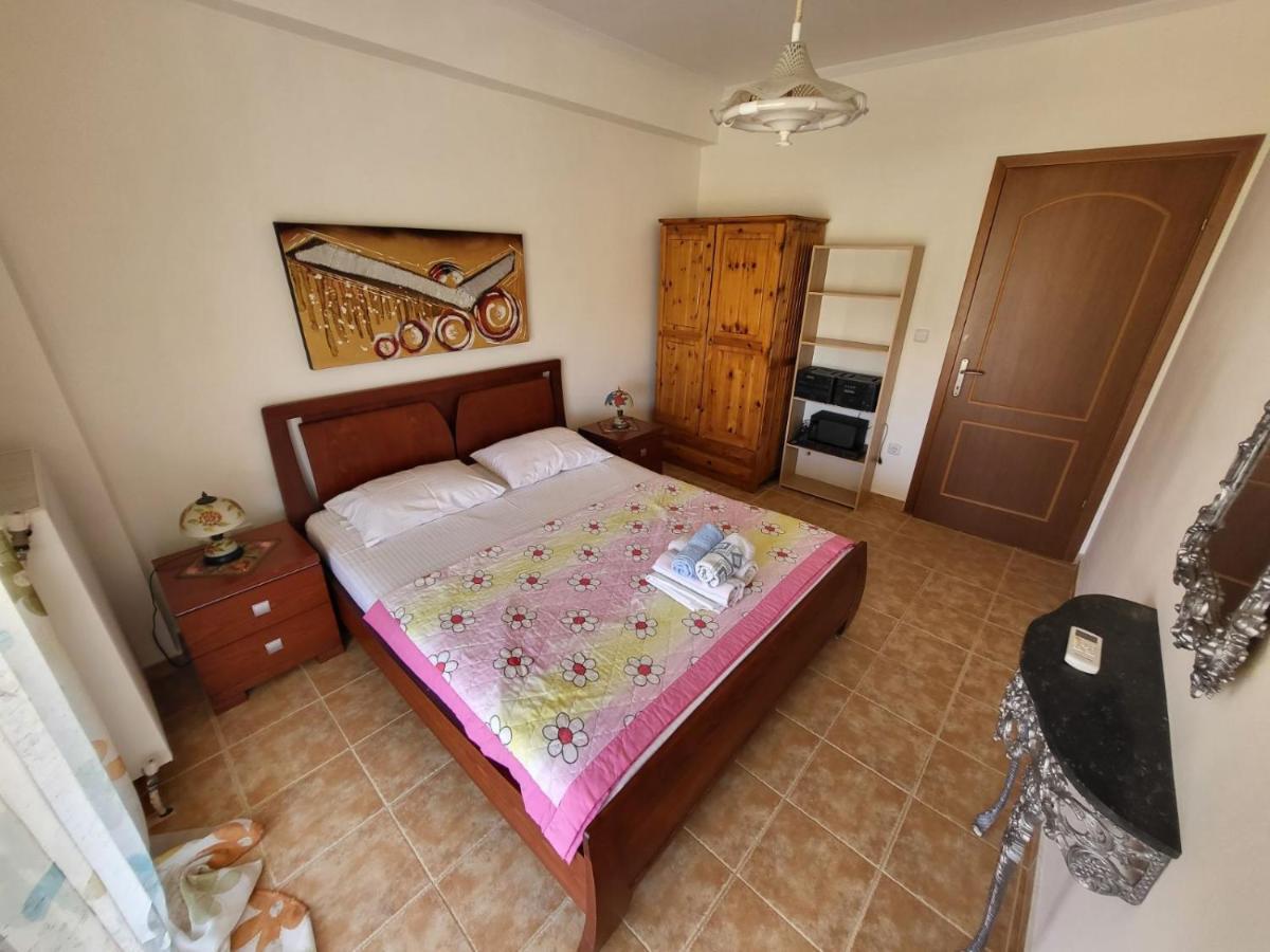 Ritsa Apartment Peraia  Bagian luar foto