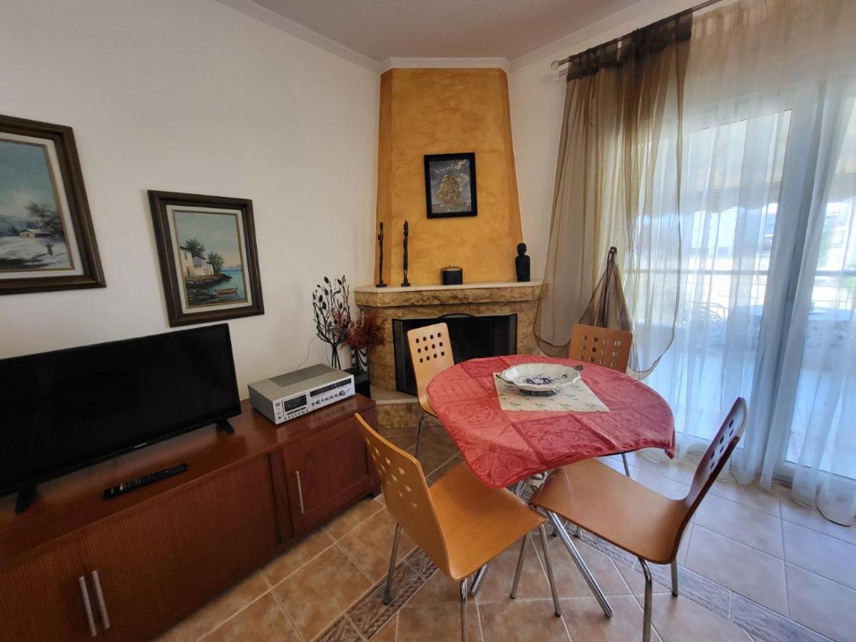 Ritsa Apartment Peraia  Bagian luar foto