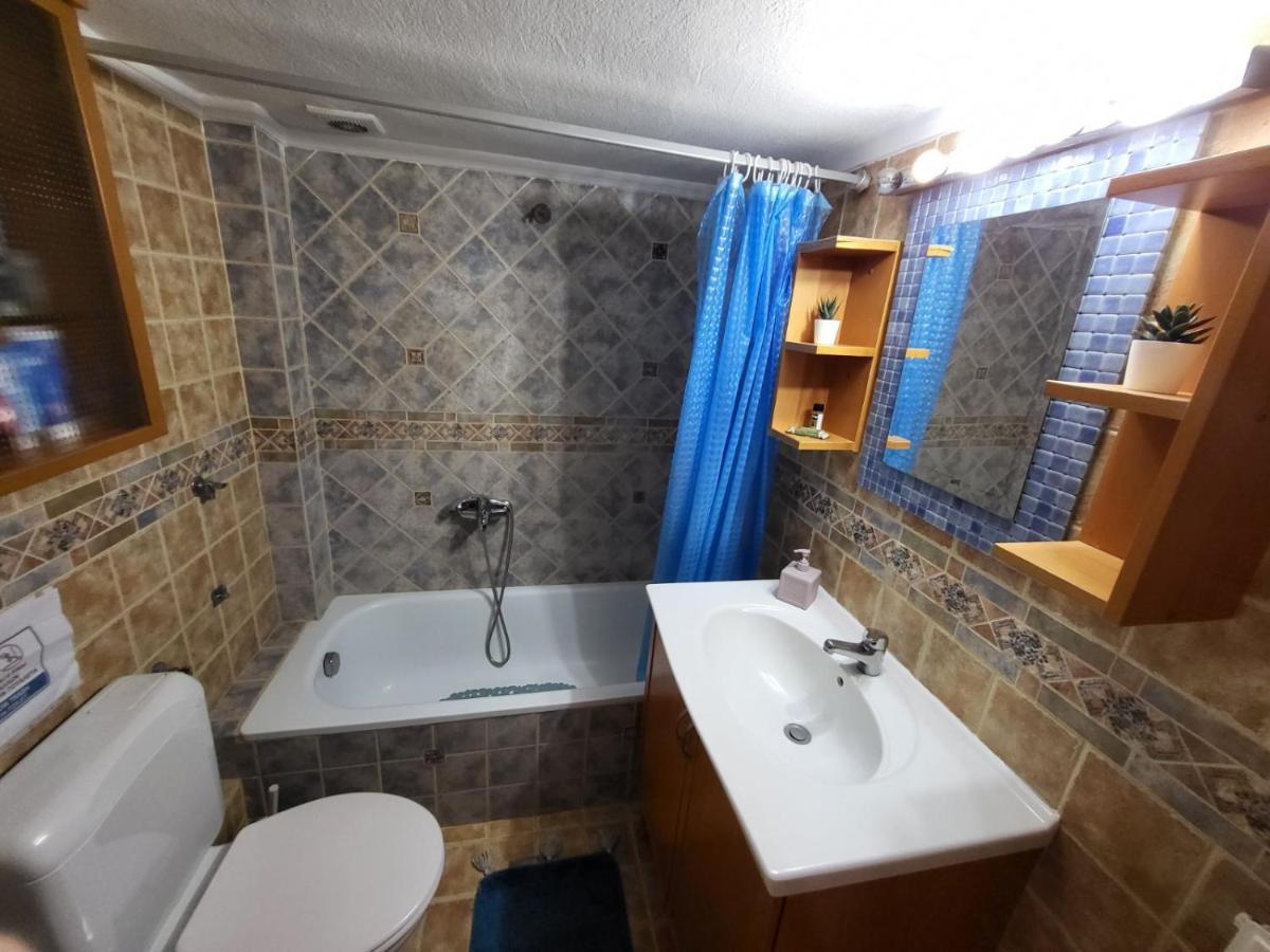 Ritsa Apartment Peraia  Bagian luar foto
