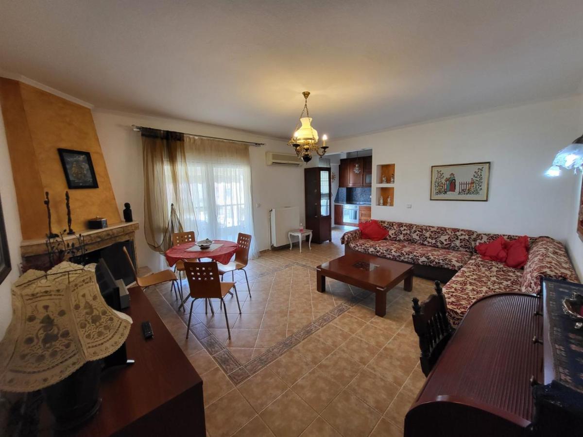 Ritsa Apartment Peraia  Bagian luar foto
