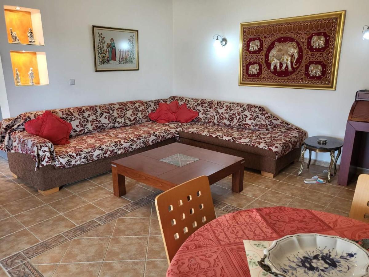 Ritsa Apartment Peraia  Bagian luar foto