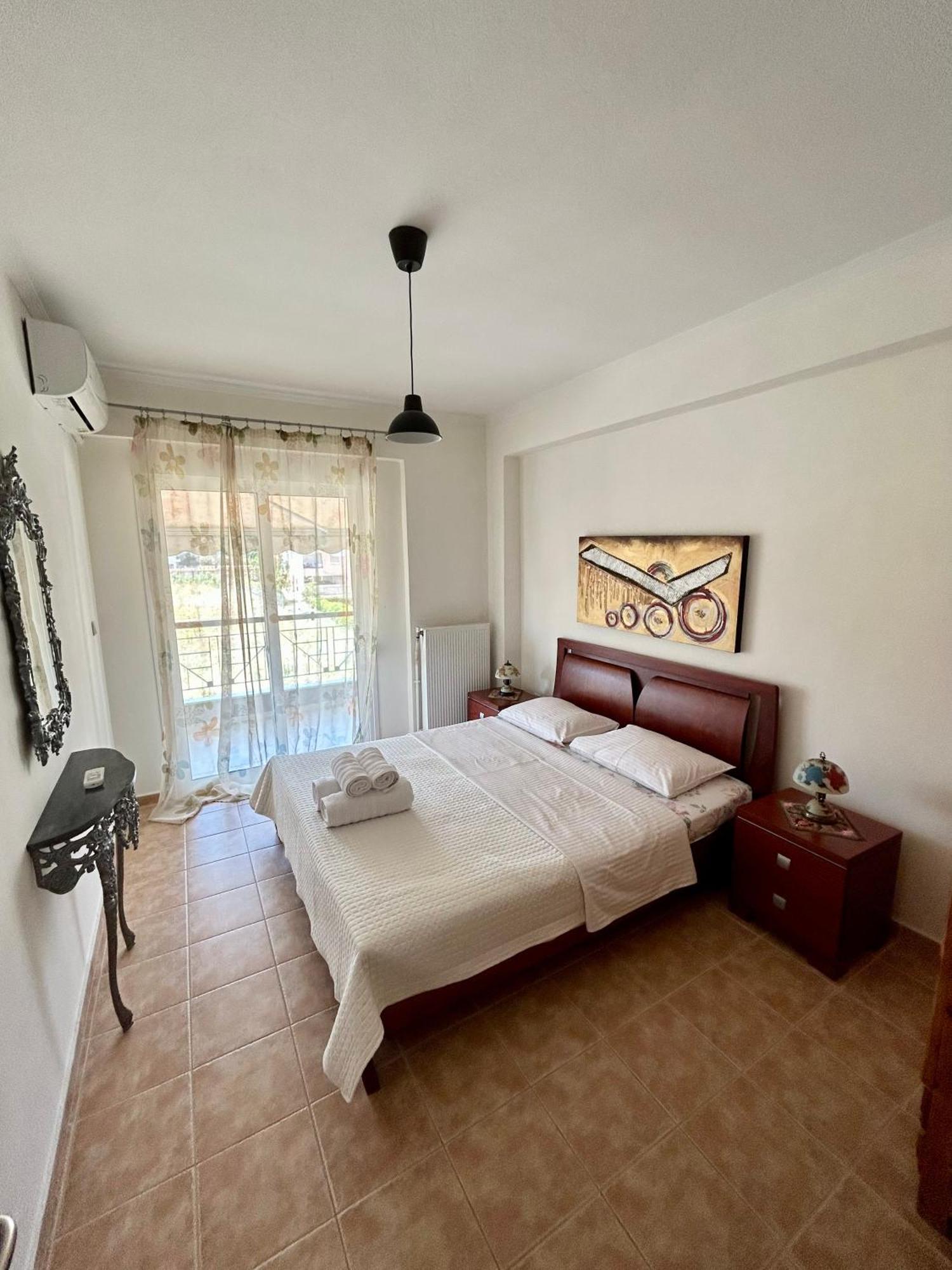 Ritsa Apartment Peraia  Bagian luar foto