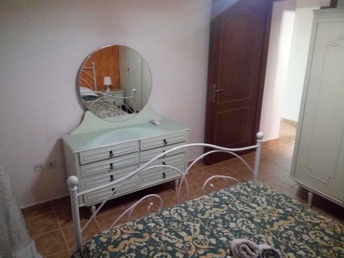 Ritsa Apartment Peraia  Bagian luar foto
