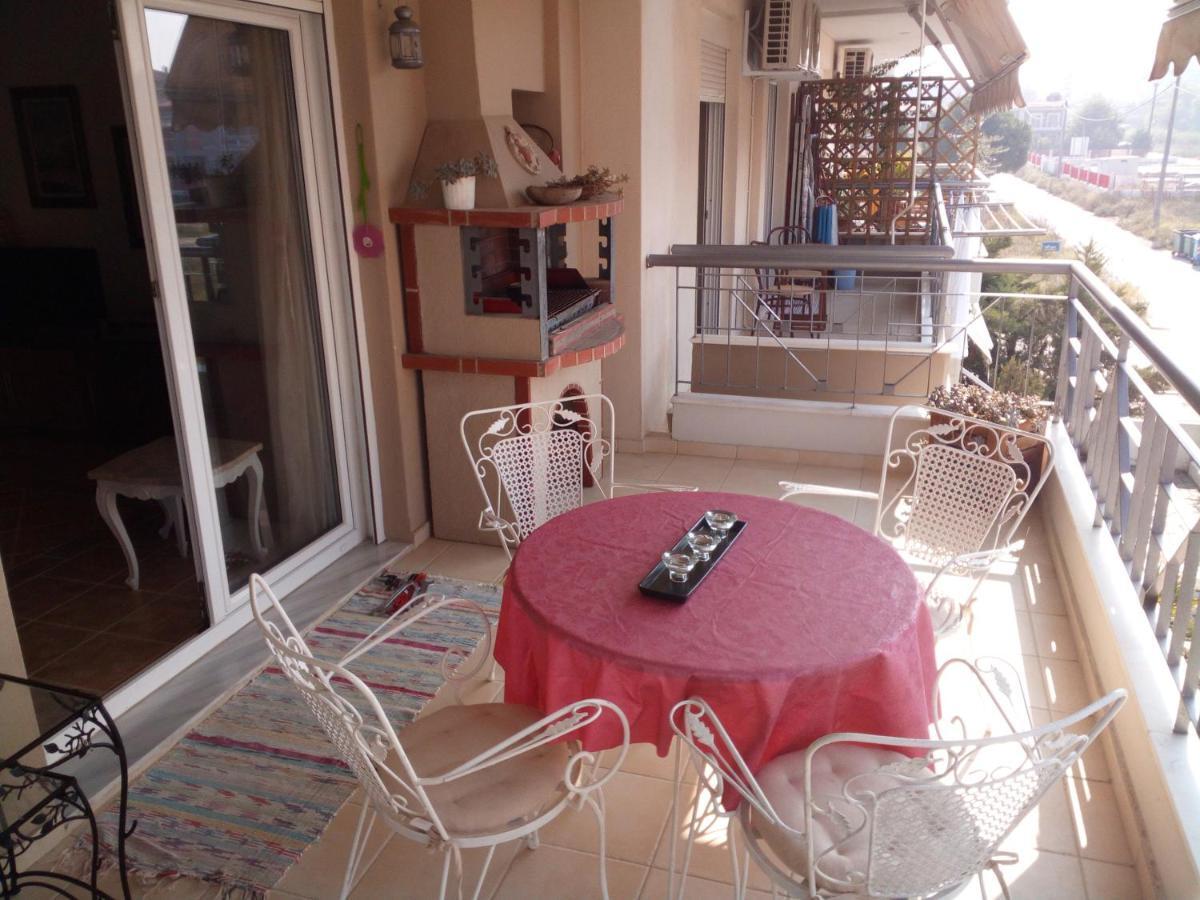 Ritsa Apartment Peraia  Bagian luar foto